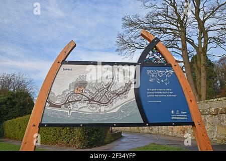 Scheda informativa con mappa e preventivo sui viaggi a Culross, Fife, Scozia. Questo è all'inizio della via dei pellegrini, sul sentiero costiero del Fife. Foto Stock