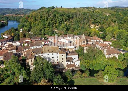 Casseneuil (Francia sud-occidentale): Panoramica del borgo medievale alla confluenza dei fiumi Lede e Lot Foto Stock