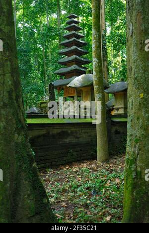 Sangeh, tempio pura Bukit Sari; tempio delle scimmie; Bali, Indonesia Foto Stock