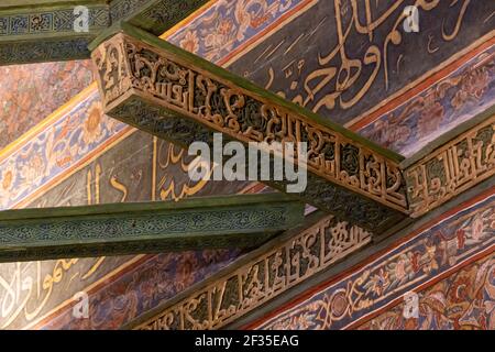 Particolare di Kufic su travi di legno, Tomba di Imam al-Shafi'i, il Cairo, Egitto Foto Stock