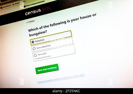 Schermo del computer che mostra le domande circa l'alloggio dal censimento britannico 2021 organizzato dall'Ufficio per le statistiche nazionali. Foto Stock