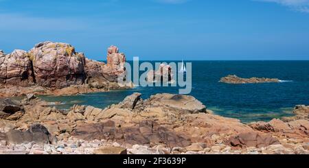 La costa dell'isola di Bréhat in Côtes d'Armor, Bretagna, Francia Foto Stock