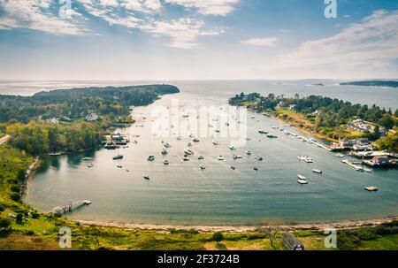 Vista aerea di Mackerel Cove sull'Isola di Bailey al largo Costa del Maine Foto Stock