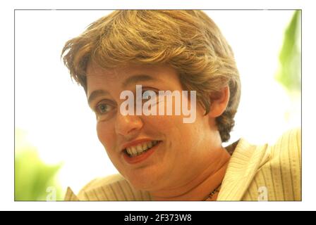 Ruth Kelly nel suo ufficio nel dep di Educazione In London.pic David Sandison 10/6/2005 Foto Stock