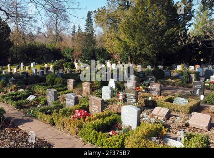 Potsdam, Germania. 03 marzo 2021. Gravesite del Cimitero Vecchio. Il cimitero fu fondato su ordine di Federico Guglielmo II ed aperto nel 1796 ed è uno dei più antichi cimiteri comunali della città. Credit: Soeren Stache/dpa-Zentralbild/ZB/dpa/Alamy Live News Foto Stock