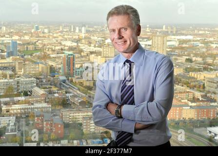 Paul Deighton (London2012 Chief exec) con sfondo di East London. 19/11/2008. IMMAGINE DAVID ASHDOWN Foto Stock