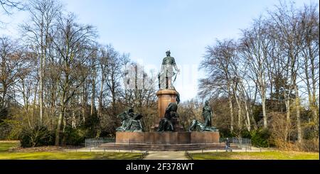 Statua di Bismarck e monumento commemorativo a Berlino, Germania Foto Stock