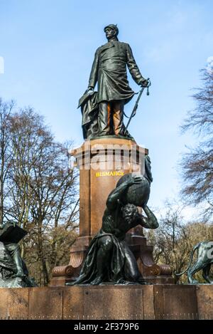 Statua di Bismarck e monumento commemorativo a Berlino, Germania Foto Stock