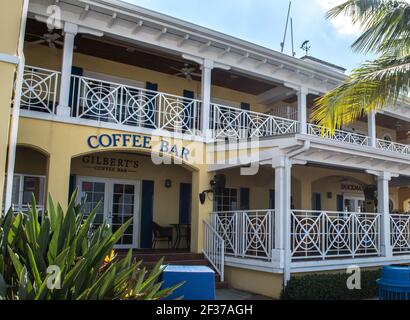 Centro storico di Stuart, Florida. Scene lungo le strade con storefronts, ristoranti e hotel locali presso la città sul lungomare nella Florida orientale Foto Stock