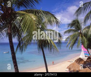 Vista della spiaggia, Tamarind Cove, Barbados, Piccole Antille, dei Caraibi Foto Stock