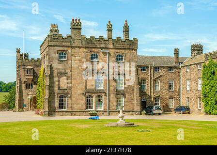 Ripley Castle è una residenza di campagna del XIV secolo a Ripley, nel Nord Yorkshire, in Inghilterra Foto Stock