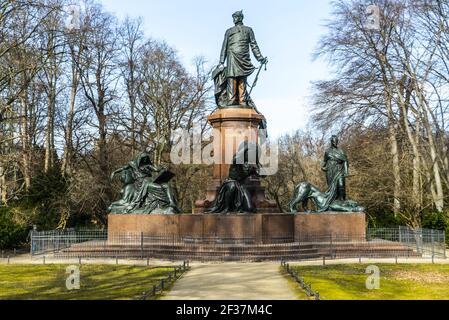Statua di Bismarck e monumento commemorativo a Berlino, Germania Foto Stock
