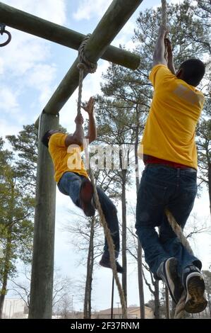 Princess Anne High School NJROTC Cadets prendere IL SIGILLO 'o' Corso 150325 Foto Stock