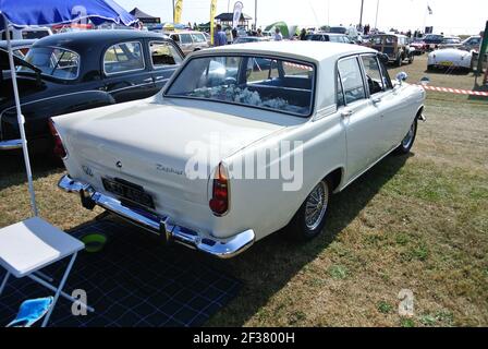 Un 1965 Ford Zephyr parcheggiato sul display in English Riviera Classic Car Show, Paignton, Devon, Inghilterra, Regno Unito. Foto Stock