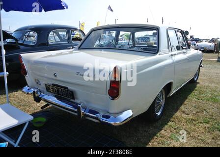 Un 1965 Ford Zephyr parcheggiato sul display in English Riviera Classic Car Show, Paignton, Devon, Inghilterra, Regno Unito. Foto Stock