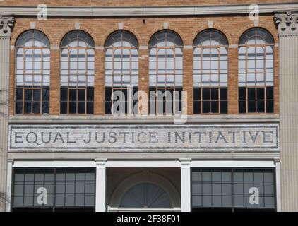 Montgomery, Alabama, Stati Uniti. 14 Marzo 2021. Gli uffici dell'Istituto di giustizia uguale a Montgomery, Alabama sono mostrati Domenica 14 marzo 2021. L'organizzazione gestisce il Legacy Museum e il National Memorial for Peace and Justice con il suo memoriale alle migliaia di vittime di lincioni in America, a Montgomery. (Immagine di credito: © Mark HertzbergZUMA Wire) Foto Stock