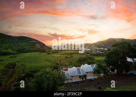 Vista panoramica verso Rodney Bay e Pigeon Island rom Flamboyant Villa a St. Lucia, Caraibi Foto Stock