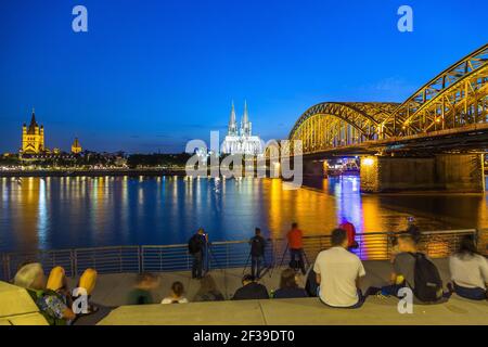 Geografia / viaggio, Germania, Nord Reno-Westfalia, Colonia, Colonia, Vista sulla città dal Rheinboulevera, diritti aggiuntivi-clearance-Info-non-disponibile Foto Stock