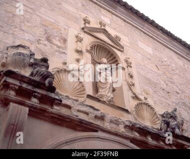 FACHADA DE LA IGLESIA - PORTADA PLATERESCA -HORNACINA CON LA IMAGEN DE LA INMACULADA- S XVI. AUTORE: GIL DE HONTAÑON (PIÙ ALTO). LOCATION: ITALY. Torrelaguna. MADRID. SPAGNA. Foto Stock