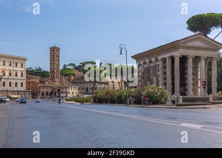 Geografia / viaggio, Italia, Lazio, Roma, Santa Maria in Cosmedin con campanile, tempio del Portunus, diritti aggiuntivi-clearance-Info-non-disponibile Foto Stock