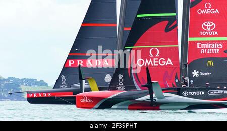 Auckland, Nuova Zelanda . 16 Marzo 2021. Luna Rossa Prada Pirelli Italia (L) e Emirates Team Nuova Zelanda navigano durante la 36° finale della Coppa America a Auckland, Nuova Zelanda, 16 marzo 2021. (COR36/Studio Borlenghi/Handout via Xinhua) Credit: Xinhua/Alamy Live News Foto Stock