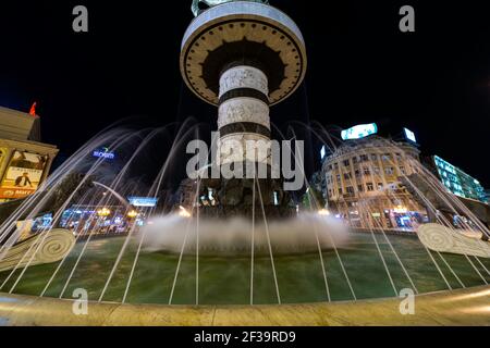 Alexander la Grande Fontana in Piazza Macedonia, città di Skopje Foto Stock