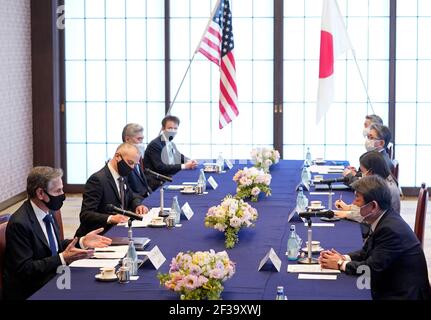 Tokyo, Giappone. 16 marzo 2021. (210316) -- TOKYO, 16 marzo 2021 (Xinhua) -- il Ministro degli Esteri giapponese Toshimitsu Motegi (R, front) incontra il Segretario di Stato statunitense Antony Blinken (L, front) a Tokyo, Giappone, 16 marzo 2021. (Franck Robichon/Pool via Xinhua) Credit: Xinhua/Alamy Live News Foto Stock