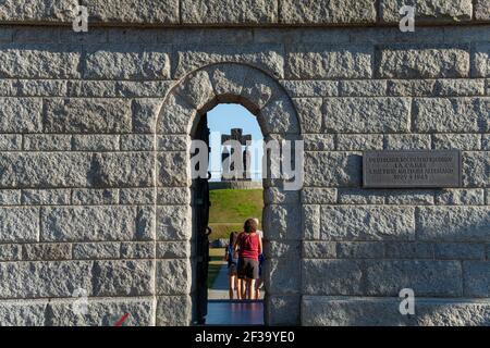 La Cambe (Normandia, a nord-ovest della Francia): cimitero di guerra tedesco che ospita più di 21000 stele di soldati tedeschi che morì durante la Battaglia di n. Foto Stock