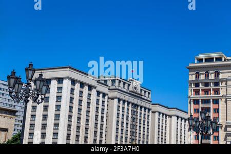 Costruzione della Duma di Stato dell'Assemblea Federale della Federazione Russa, Mosca, Russia (giorno) Foto Stock