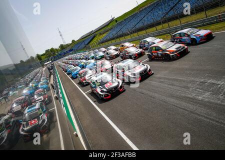 La foto della famiglia WTCR & TCR Europe durante la Coppa del mondo di Auto Touring FIA WTCR 2019, gara d'Ungheria a hungaroring, Budapest dal 26 al 28 aprile - Foto Florent Gooden / DPPI Foto Stock