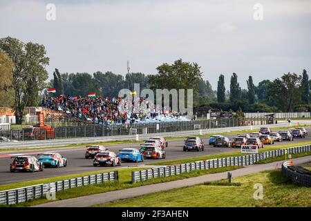 Inizio di gara 3 durante la gara 2019 della Coppa del mondo FIA WTCR Touring Car Cup in Slovacchia Ring, dal 10 al 12 maggio - Foto Florent Gooden / DPPI Foto Stock