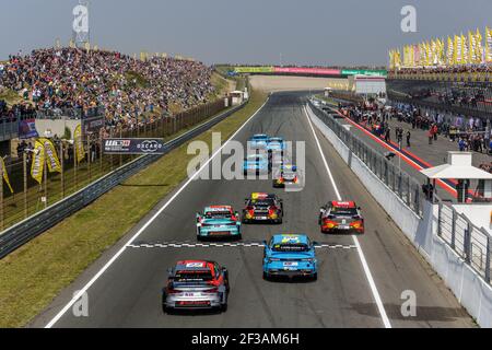 Partenza di gara 1 durante la Coppa mondiale di auto FIA WTCR 2019 di Zandvoort, Paesi Bassi dal 17 al 29 maggio - Foto Clement Luck / DPPI Foto Stock