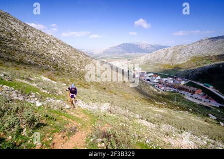 Sentiero escursionistico Tajo de la U sopra il passo Zafarraya, Andalucía, Spagna, Europa Foto Stock
