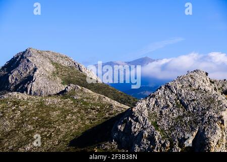 Maroma visto tra Cuna e Carona. Sentiero escursionistico Tajo de la U sopra il passo Zafarraya, Andalucía, Spagna, Europa Foto Stock