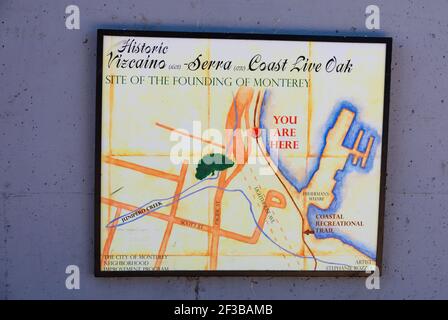 Segno con mappa che mostra il sito della fondazione di Monterey.Old Monterey, California, Stati Uniti d'America. Foto Stock