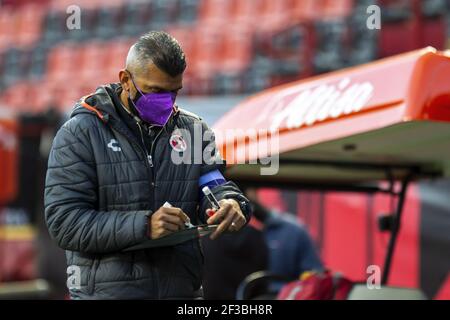 Tijuana, Messico. 13 Marzo 2021. Manager Franky Oviedo (Tijuana) durante il gioco LIGA MX Femenil tra Tijuana e Santos Laguna all'Estadio Caliente a Tijuana, Baja California, Messico. Credit: SPP Sport Press Photo. /Alamy Live News Foto Stock