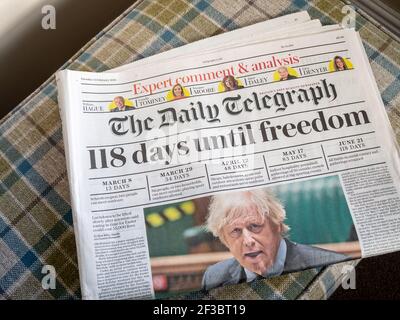 Prima pagina del quotidiano Daily Telegraph 24 Febbraio 2021 headlined 118 giorni fino alla libertà che delinea la Road map out of lockdown. Foto Stock
