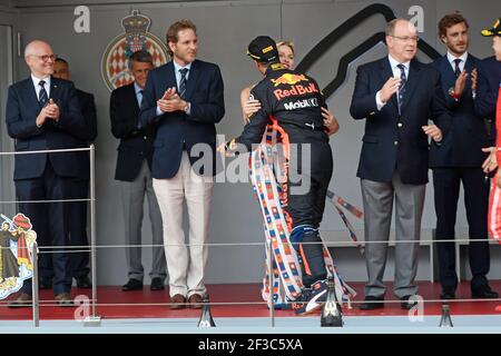 PODIO ALBERT DE MONACO, CHARLENE DE MONACO RICCIARDO Daniel (aus), Aston Martin Red Bull Tag Heuer RB14, ritratto durante il Campionato del mondo di Formula uno 2018, Gran Premio di Monaco dal 24 al 27 maggio a Monaco - Foto Eric Vargiolu / DPPI Foto Stock