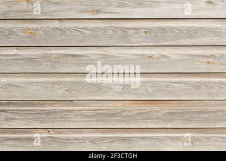 Clapboard, legno laterale, rivestimenti in legno su un vecchio edificio esterno, Regno Unito. Rovere sbiadito e stagionato Foto Stock