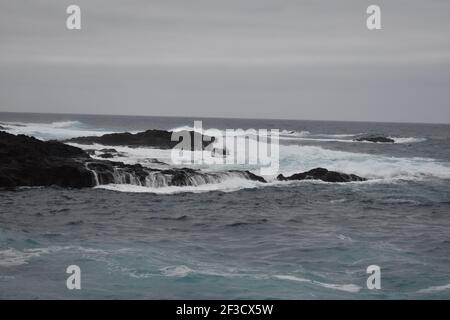 Onde nell'Oceano Pacifico Foto Stock