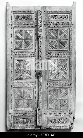 Coppia di porte intagliate, Iran, datata A.H. [8]70/ A.D.1466. Porte in teak con iscrizioni in copione naskhi con il nome del patrono Davud ibn Ali Davud, e l'artista Ustad Muhammad, Foto Stock