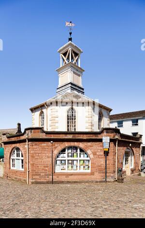 La Moot Hall ottagonale, costruita nel 1817, nella piccola cittadina di Brampton, Cumbria UK Foto Stock