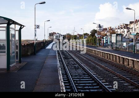 Stazione di Deganwy sulla linea di diramazione da Llandudno Junction a Llandudno, costruita dalla London and North Western Railway nel 1866 Foto Stock