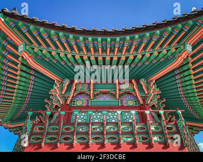 Cheongsong Pavilion su Pine Island a Pyeongchang, Corea del Sud. E' un'imitazione del Padiglione Hyangwon Foto Stock