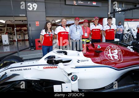 Oscar e Ruben FANGIO, figli di Juan Manuel Fangio, con CALDERON Tatiana ERICSSON Marcus (swe), Alfa Romeo Sauber F1 Team C37, LECLERC Charles (mco), Alfa Romeo Sauber F1 Team C37, E VASSEUR Frederic, Team Principal Alfa Romeo Sauber F1 Team, ritratto durante il Campionato del mondo di Formula uno 2018, Gran Premio d'Inghilterra dal 5 all'8 luglio, a Silverstone, Gran Bretagna - Foto Florent Gooden/DPPI Foto Stock