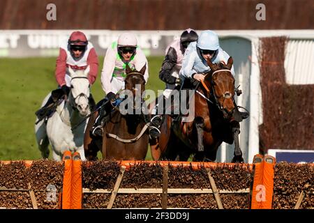 Rachael Blackmore riding Honeysuckle libera l'ultimo a vincere il Trofeo Unibet Champion Hurdle Challenge durante il primo giorno del Cheltenham Festival all'ippodromo di Cheltenham. Data immagine: Martedì 16 marzo 2021. Foto Stock