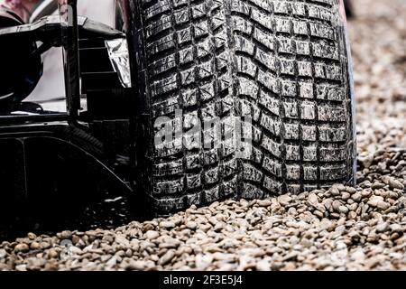 Pneumatico da pioggia Pirelli in ghiaia durante i test invernali di Formula 1 2018 a Barcellona, Spagna dal 26 febbraio al 01 marzo - Foto Florent Gooden / DPPI Foto Stock