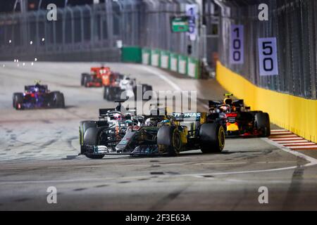 08 GROSJEAN Romain (fra), Haas F1 Team VF-18 Ferrari, 44 HAMILTON Lewis (gbr), Mercedes W09 Hybrid EQ Power+ team Mercedes GP, azione durante il Campionato del mondo di Formula uno 2018, Gran Premio di Singapore dal 13 al 16 settembre a Singapour - Foto Florent Gooden / DPPI Foto Stock