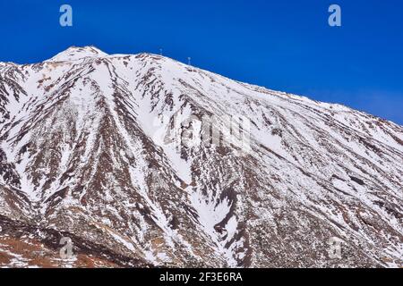 Il Monte Teide innevato a Tenerife, Spagna Foto Stock