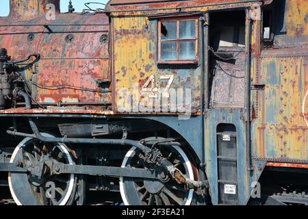 Varie locomotive attendono il restauro, situato presso il sito storico nazionale di Steamtown, situato su 62.48 ettari nel centro di Scranton, Pennsylvania, USA, Steamtown National Historic Site è un museo ferroviario con molte locomotive e materiale rotabile in varie fasi del restauro. Foto Stock